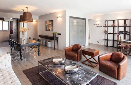 Nisantasi Apartment | This apartment is a 2 bedroom(s), 3 bathrooms, located in Şişli, İstanbul.