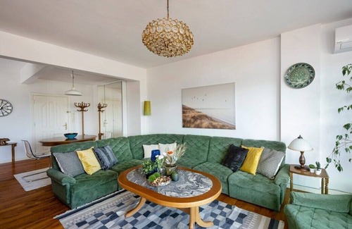Arnavutkoy Apartment | This apartment is a 2 bedroom(s), 1 bathrooms, located in Beşiktaş, İstanbul.