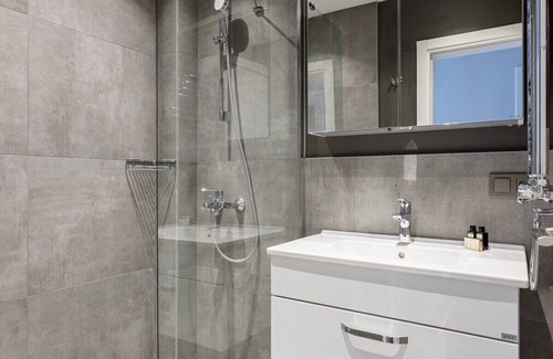Bebek Apartment | This apartment is a 2 bedroom(s), 1 bathrooms, located in Beşiktaş, İstanbul.