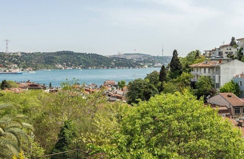 Bebek Apartment | This apartment is a 2 bedroom(s), 1 bathrooms, located in Beşiktaş, İstanbul.