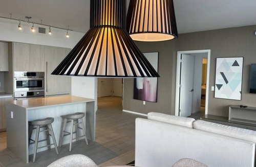 Hollywood South Central Beach Apartment | This apartment is a 2 bedroom(s), 2 bathrooms, located in Hollywood, FL.