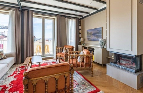 Taksim Apartment | This apartment is a 4 bedroom(s), 2.5 bathrooms, located in Beyoğlu, İstanbul.