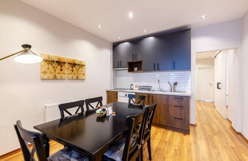 Sisli Apartment | This apartment is a 4 bedroom(s), 2 bathrooms, located in Şişli, İstanbul.