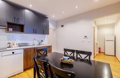 Sisli Apartment | This apartment is a 4 bedroom(s), 2 bathrooms, located in Şişli, İstanbul.