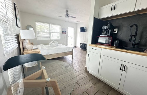 Clearwater Apartment | This apartment is a 0 bedroom(s), 1 bathrooms, located in Clearwater, FL.