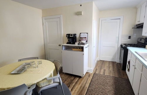 West Roxbury House | This Apartment is an great aerie in Boston
