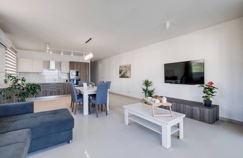 Għadira Apartment | This apartment is a 3 bedroom(s), 4 bathrooms, located in Il-Mellieħa, null.