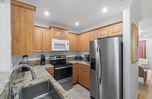 Coral Ridge Isles Apartment | This apartment is a 2 bedroom(s), 2 bathrooms, located in Oakland Park, FL.