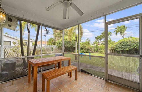 Coral Ridge Isles Apartment | This apartment is a 2 bedroom(s), 2 bathrooms, located in Oakland Park, FL.