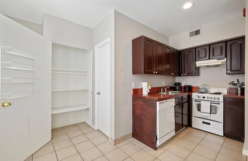 Graduate Hospital Apartment | This apartment is a 1 bedroom(s), 1 bathrooms, located in Philadelphia, PA.