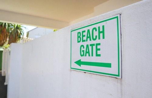 Ballito Apartment | This apartment is a 3 bedroom(s), 2 bathrooms, located in Dolphin Coast, KwaZulu-Natal.