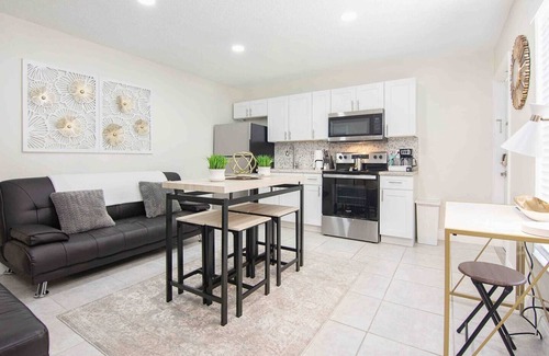 Hollywood Apartment | This apartment is a 1 bedroom(s), 1 bathrooms, located in Fort Lauderdale, FL.