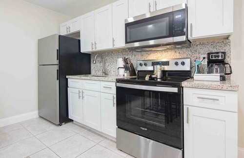Hollywood Apartment | This apartment is a 1 bedroom(s), 1 bathrooms, located in Fort Lauderdale, FL.