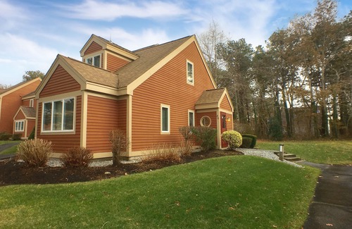 Brewster Condo | This B-Style Billington Village townhouse has access to Golf and Pool. (Fees Apply)