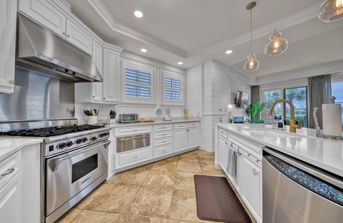 Sunnyside House | This beach setup included! Vast Water Views. TRUE BLUE 102 Lakeside, Poolside.