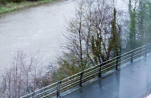 Landore Apartment | This beautiful 2 bedroom apartment located right next to the River Tawe.