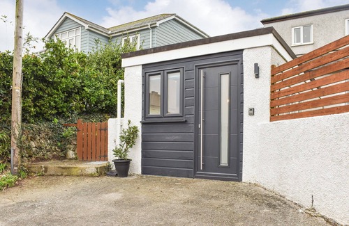 Perranporth Cottage | This beautiful spacious studio is an ideal bolt-hole for a mini break.