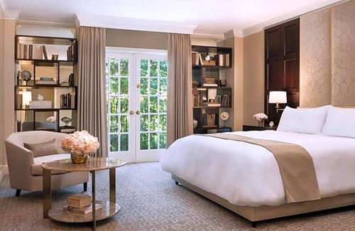 Turtle Creek Apartment | This beautifully restored historic mansion is located in uptown Dallas .