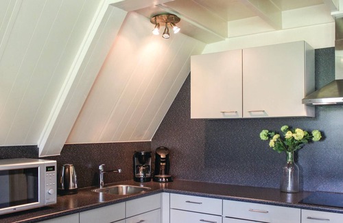Gramsbergen House | This beautifully situated vacation home is located on the waterfront in a welcoming vacation park in