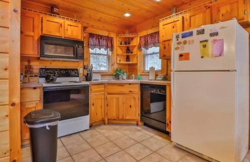 Gatlinburg - Pigeon Forge Cabin | This cabin is a 1 bedroom(s), 1 bathrooms, located in Gatlinburg, TN.