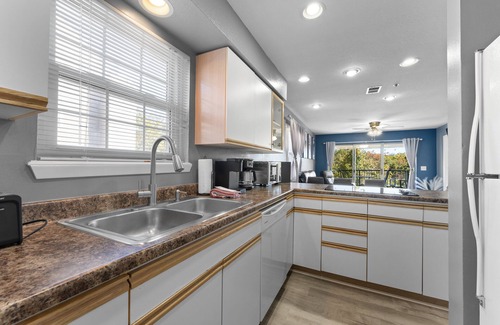 Branson Condo | This charming 2-bedroom condo offers a blend of comfort and style.
