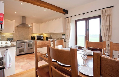 Sculthorpe Cottage | This charming barn conversion is ideal for a large family holiday.