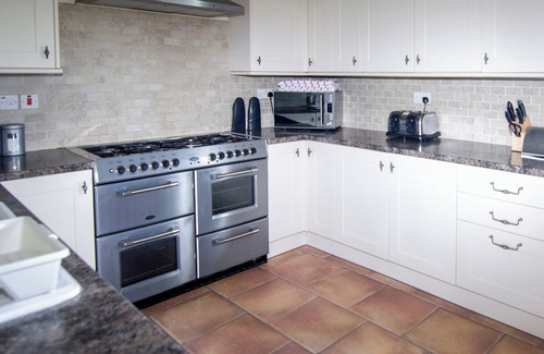 Sculthorpe Cottage | This charming barn conversion is ideal for a large family holiday.