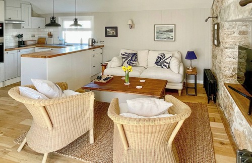 Newlyn Cottage | This charming, cosy unique cottage is a stone’s throw from the sea at Newlyn.