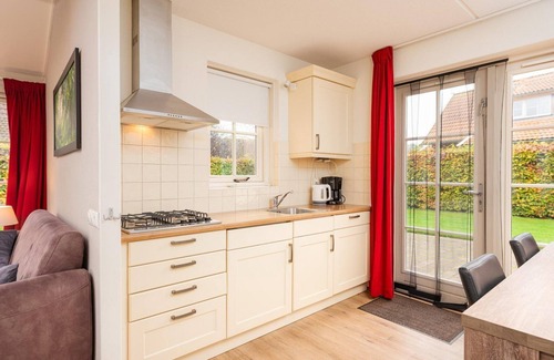 Wierden House | This comfortable luxury villa is located in the vacation park Buitengoed Het Lageveld. Next to the park is a swimming lake (36 ha) - a swimming and recreational paradise in the summer months.
