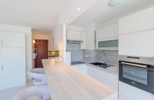 Roquebrune-Cap-Martin Condo | This condominium is a 0 bedroom(s), 1 bathrooms, located in Roquebrune-Cap-Martin, Provence-Alpes-Côte d'Azur.