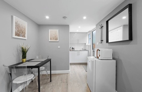 Wood Green Condo | This condominium is a 1 bedroom(s), 1 bathrooms, located in Greater London, England.