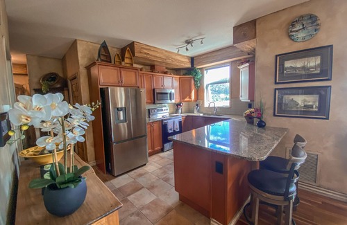 Central Okanagan Condo | This condominium is a 1 bedroom + den/1 bathroom, located in Kelowna, BC