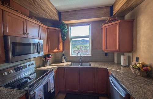 Central Okanagan Condo | This condominium is a 1 bedroom + den/1 bathroom, located in Kelowna, BC