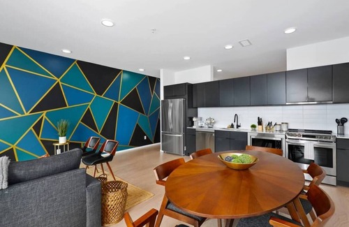 North Capitol Condo | This condominium is a 2 bedroom(s), 2 bathrooms, located in Nashville, TN.