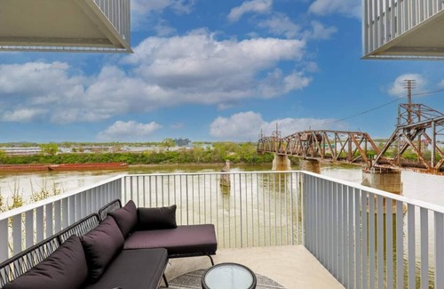 North Capitol Condo | This condominium is a 2 bedroom(s), 2 bathrooms, located in Nashville, TN.