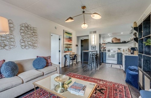 Midtown Condo | This condominium is a 1 bedroom(s), 1 bathrooms, located in Nashville, TN.