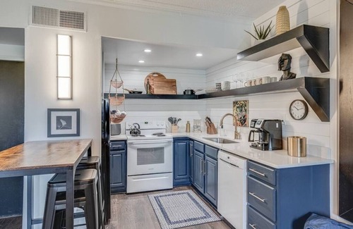 Midtown Condo | This condominium is a 1 bedroom(s), 1 bathrooms, located in Nashville, TN.