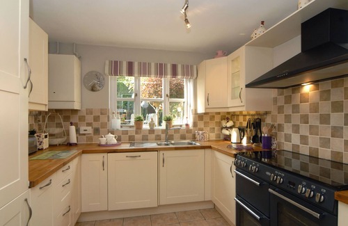 Blockley Cottage | This contemporary cottage enjoys a peaceful location in an elevated position.