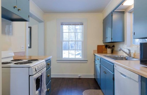 Manchester Cottage | This cottage is a 1 bedroom(s), 1.5 bathrooms, located in Manchester, VT.