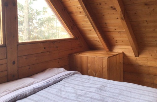 Columbia Cabin | This cozy log cabin has a private entrance