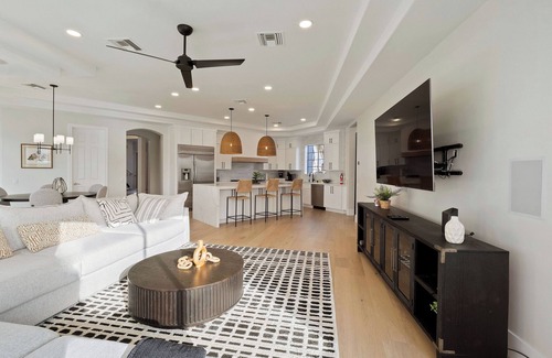 Val Vista Lakes House | This GORGEOUS custom home is located on 3/4 acre waterfront in Gilbert Arizona