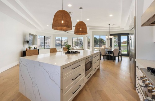 Val Vista Lakes House | This GORGEOUS custom home is located on 3/4 acre waterfront in Gilbert Arizona