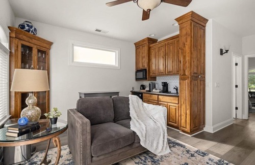 Chico House | This guest house is a 1 bedroom(s), 1 bathrooms, located in Chico, CA.