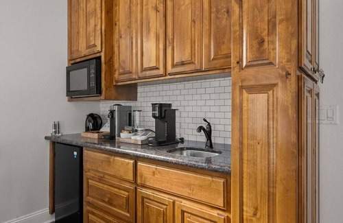 Chico House | This guest house is a 1 bedroom(s), 1 bathrooms, located in Chico, CA.