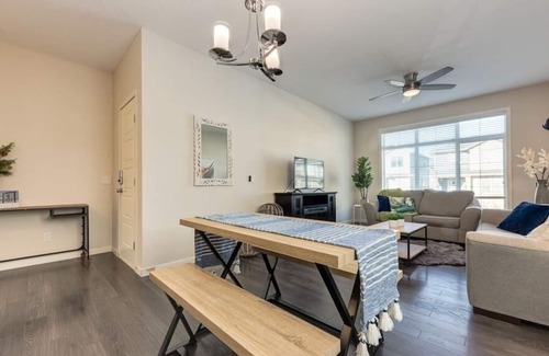 Cochrane Apartment | This guest suite is a 1 bedroom(s), 1.5 bathrooms, located in Cochrane, AB.