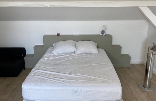 La Chapelle-de-Guinchay House | This house is a 2 bedroom(s), 2 bathrooms, located in La Chapelle-de-Guinchay, Bourgogne-Franche-Comté.