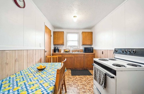 Marlinton House | This house is a 1 bedroom(s), 1 bathrooms, located in Marlinton, WV.
