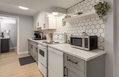 Southeast Calgary House | This house is a 1 bedroom(s), 1 bathrooms, located in Calgary, AB.
