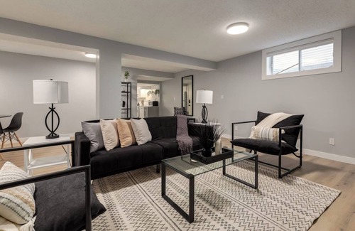Southeast Calgary House | This house is a 1 bedroom(s), 1 bathrooms, located in Calgary, AB.