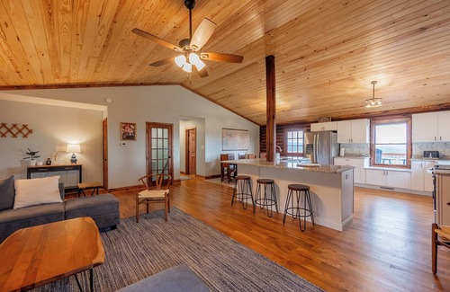 Blacksburg House | This house is a 2 bedroom(s), 3 bathrooms, located in Blacksburg, VA.